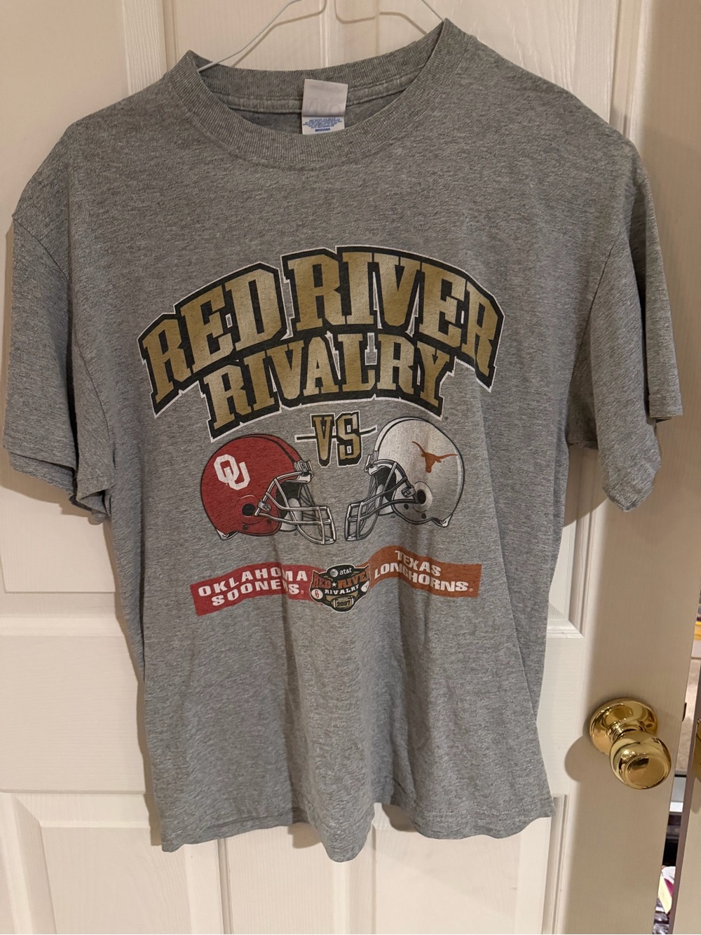 Red River Rivalry Oklahoma Sooners vs Texas Longhorns Gray Short Sleeve Tee